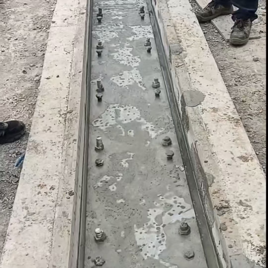 新邵港口码头起重机龙门吊重型机械设备稳固用早强快凝轨道胶泥
